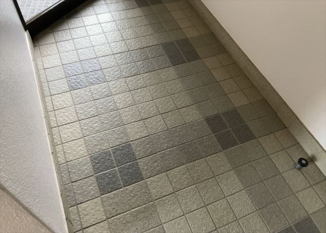 共用部分は、一棟の建物に住む区分所有者全員が共同で所有するとし、共用部分の管理、補修などは、区分所有者で形成される管理組合が行います。個人の判断で勝手に変更することはできませんので覚えておきましょう。