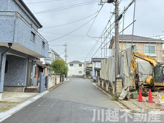 前面道路含む現地写真です