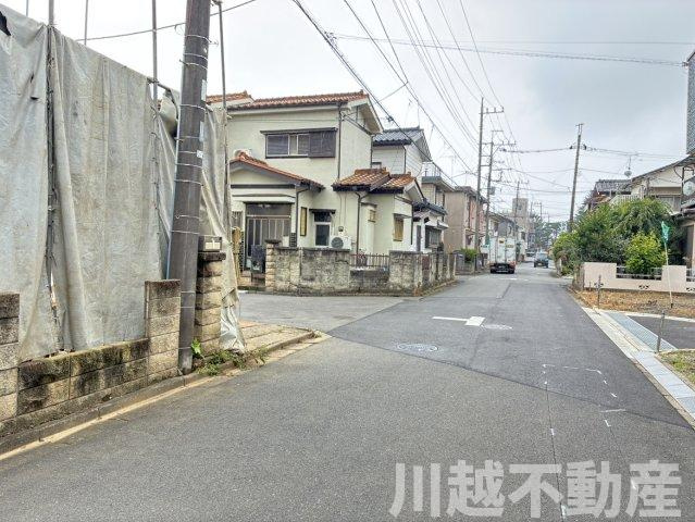 前面道路含む現地写真です