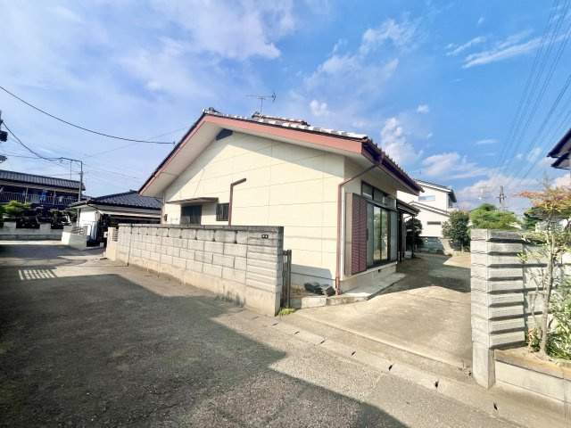 ■外観｜前面道路が広く見渡しが良いので、車の安全確認もばっちり！