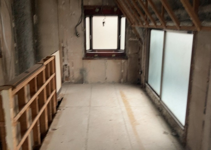 デザイン性を重視しすぎて収納が少なかった！なんてことにならないため、事前に現地で収納の数を確認しておくことをお勧めします。クローゼット以外にも床下収納や屋根裏収納、パントリーなどもチェックしましょう。