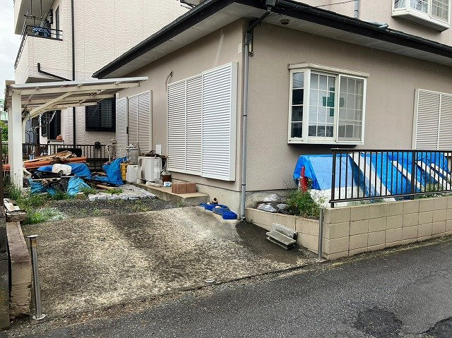 土地を買う際、住む地域の自治体や福祉の補助制度にも注目してみましょう。子供や老人の医療補助やゴミ出しのルールなど、自治体によってルールに大きな違いがあるため、暮らしやすい土地で判断するとよいでしょう。