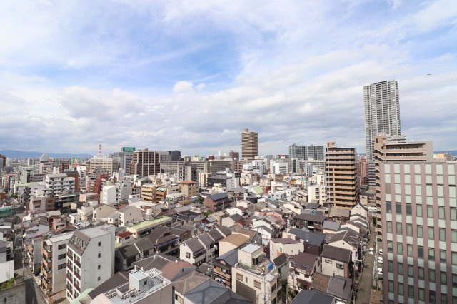 【眺望】街の向こうの山々までをも見渡すことができます。