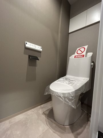 スッキリとした印象のトイレ空間です。
