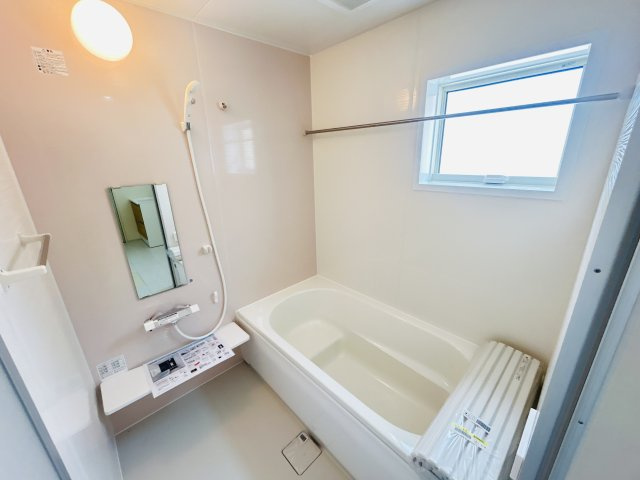 現地写真　乾燥・暖房・涼風と充実の内容！お風呂に入る前に暖房をつけておけば、寒い嫌な思いはしません。         　