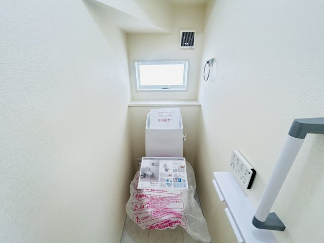 現地写真　節水タイプのウォシュレット付きトイレ、水道料節約に一役買います！       　