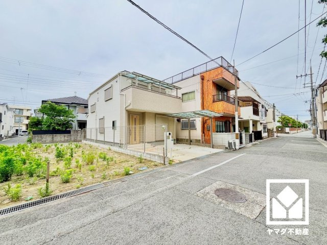 国道2号線まで約500m。名神高速道路の尼崎インターチェンジへも一般道で約3.1kmと近く、西宮・吹田など各方面へアクセスしやすい、車での移動に便利な立地です。