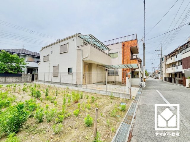 太陽光発電システム搭載。自家発電した電気を使うことで電気代の節約になると同時に、電気料金に含まれる再エネ賦課金の支払い額の削減にも繋がります。