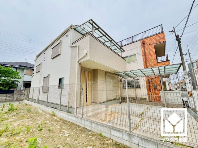 コミュニケーションがとりやすいリビング階段の住宅。移動の際にLDKを通る生活動線なので、ご家族と顔を合わせる機会が増えます。