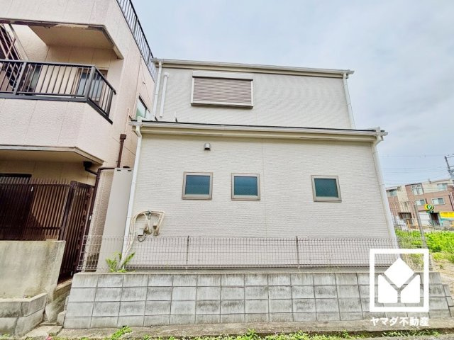 2階は全居室ウォークインクローゼット付き。お洋服はもちろん季節の荷物、趣味の道具や日用品のストックなどもしっかり収納できます。