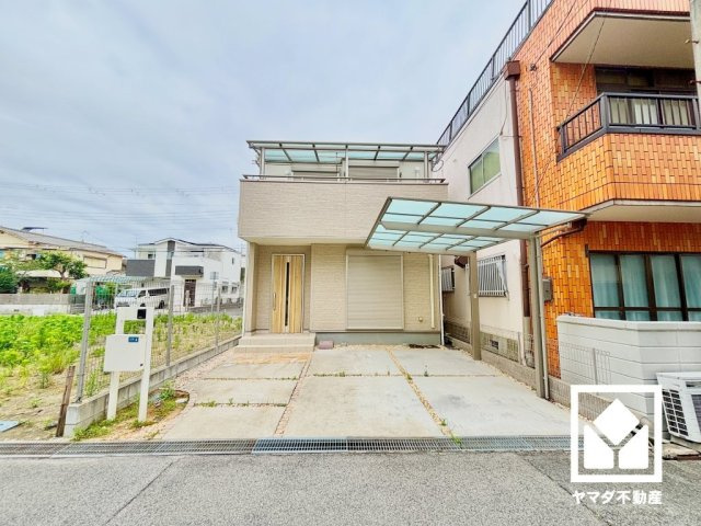 リビングや2階廊下にも収納スペースがあり、住空間を広々お使いいただけます。日用品のストックなどもすっきり片付きます。