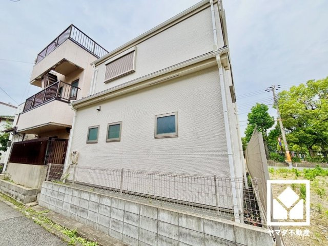阪神本線・なんば線「大物」駅まで徒歩13分、JR東海道本線・福知山線・東西線「尼崎」駅まで徒歩19分の立地。