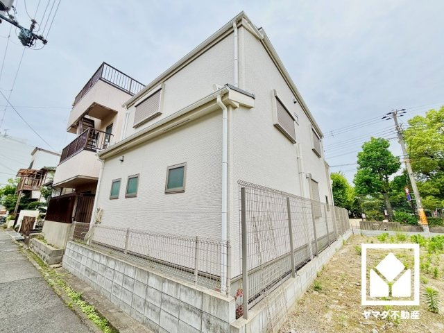 「ローソン尼崎西長洲町二丁目店」まで徒歩5分、「ツルハドラッグ尼崎金楽寺店」まで徒歩6分、「スーパーマルハチ金楽寺店」まで徒歩7分など、お買い物施設が徒歩圏内に複数あり便利な住環境です。