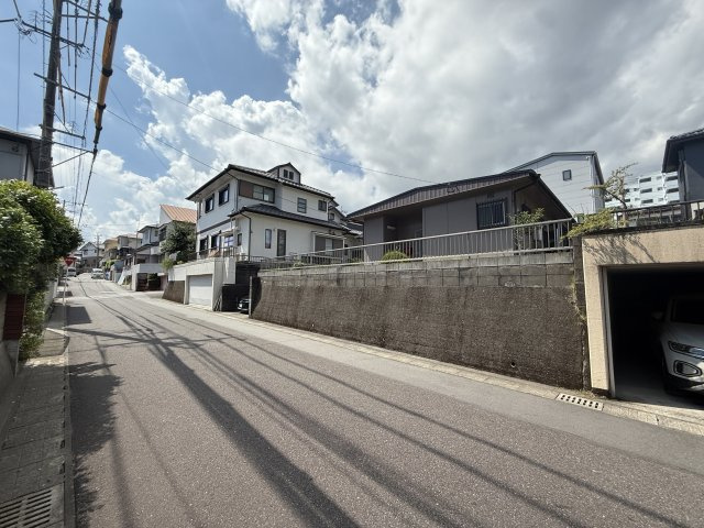 前面道路幅員が6ｍあり、出入りもスムーズです♪
