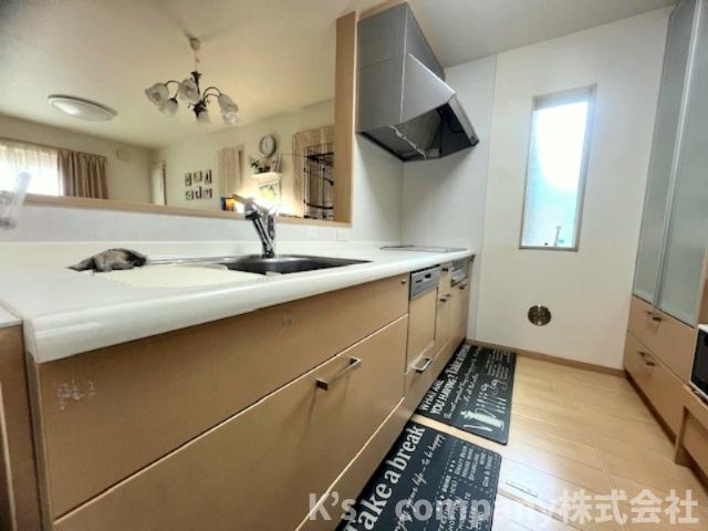 リビングにいるご家族を感じながらお料理ができるカウンターキッチン☆