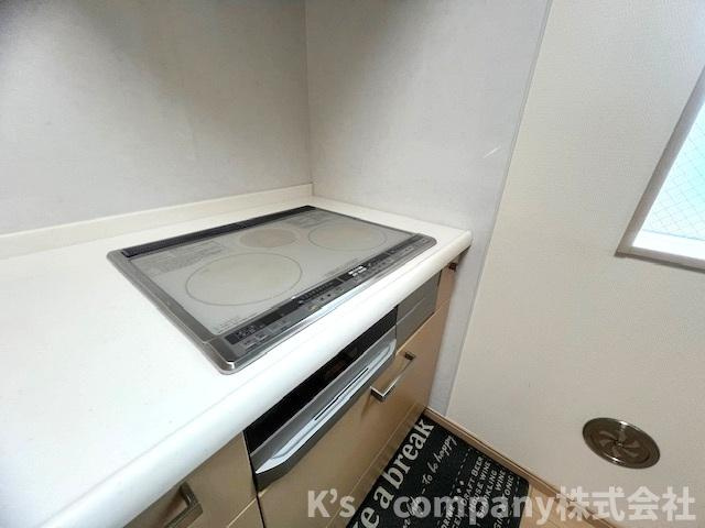 お手入れのしやすいIHクッキングヒーター♪小さなお子様のいるご家庭には安心の設備です◇