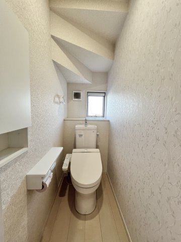 トイレは各階に設置されています。朝の支度が重なる時間帯でも混む心配がありません！