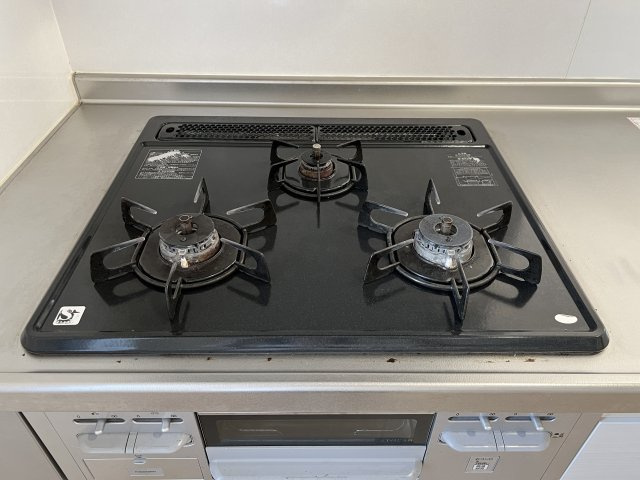 機能的な三つ口ガスコンロです。