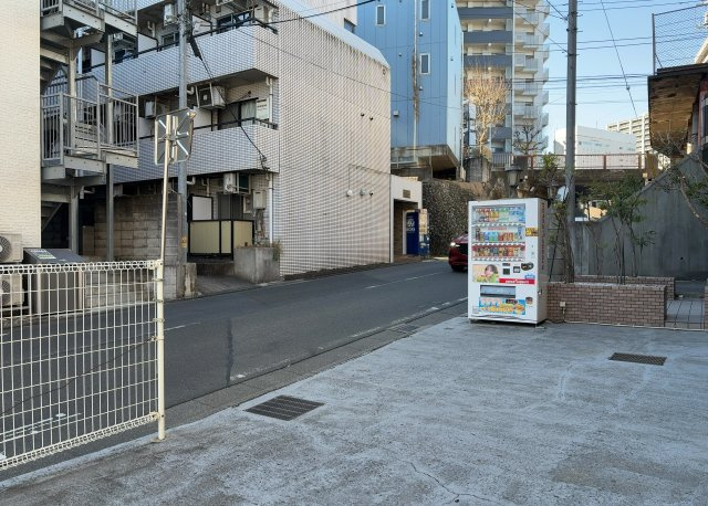 景色重視でお家選ぶをするとスーパーが遠い！学校が遠い！など生活をするうえで利便性で困ることもあります。まず一度現地を見学する際に、周辺の施設などがあるかを確認し、暮らし始めた後のことを想像しましょう。