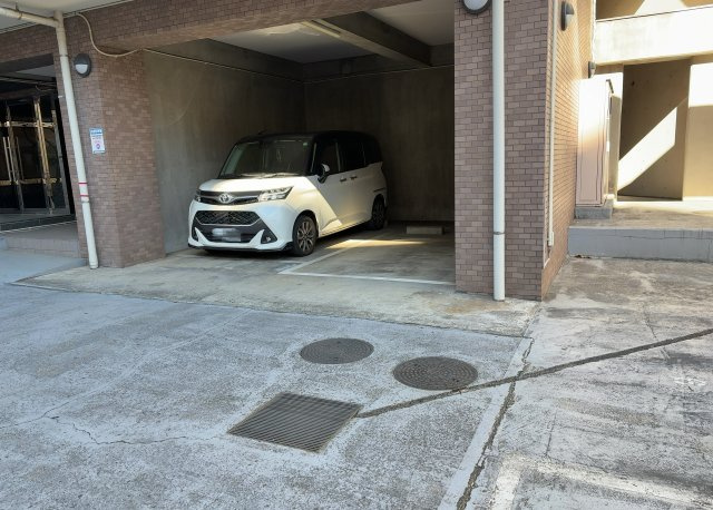 マンションの駐輪場は、事前に空きがあるか確認を取ると安心です。せっかく入居したのに駐輪スペースがない！なんてことになったら大変ですよね。そこで、内見時や購入前にはまず事前に確認しておくと良いでしょう。