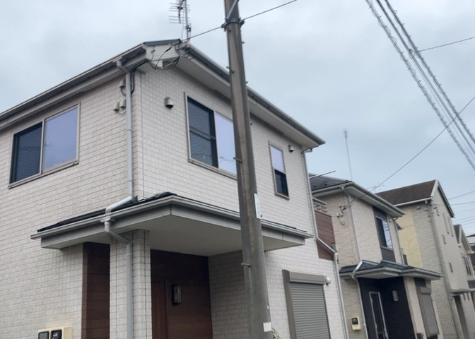 土地の形が極端に長細かったり、狭小地、あるいは道路との高低差がある傾斜地だった場合、後々売ろうとしても買い手がつかない場合もあります。後々、売却することになった時に価値の下がらない土地を選びましょう。