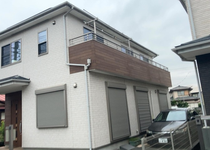 現地に行くなら、物件の周囲の地形がどうなっているかを見ることも大切です。周辺より低くなっている土地では、大雨などで水が集まりやすいため、地盤が弱くなっているということも考えられるため、注意が必要です。