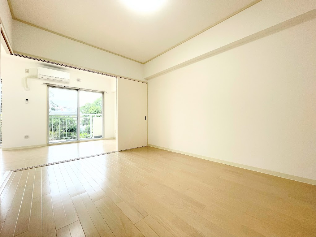 ◆柔らかい陽光が差し込む明るいお部屋を演出する設計。彩光の取れる窓が気持ちの良いお部屋を創り上げます。