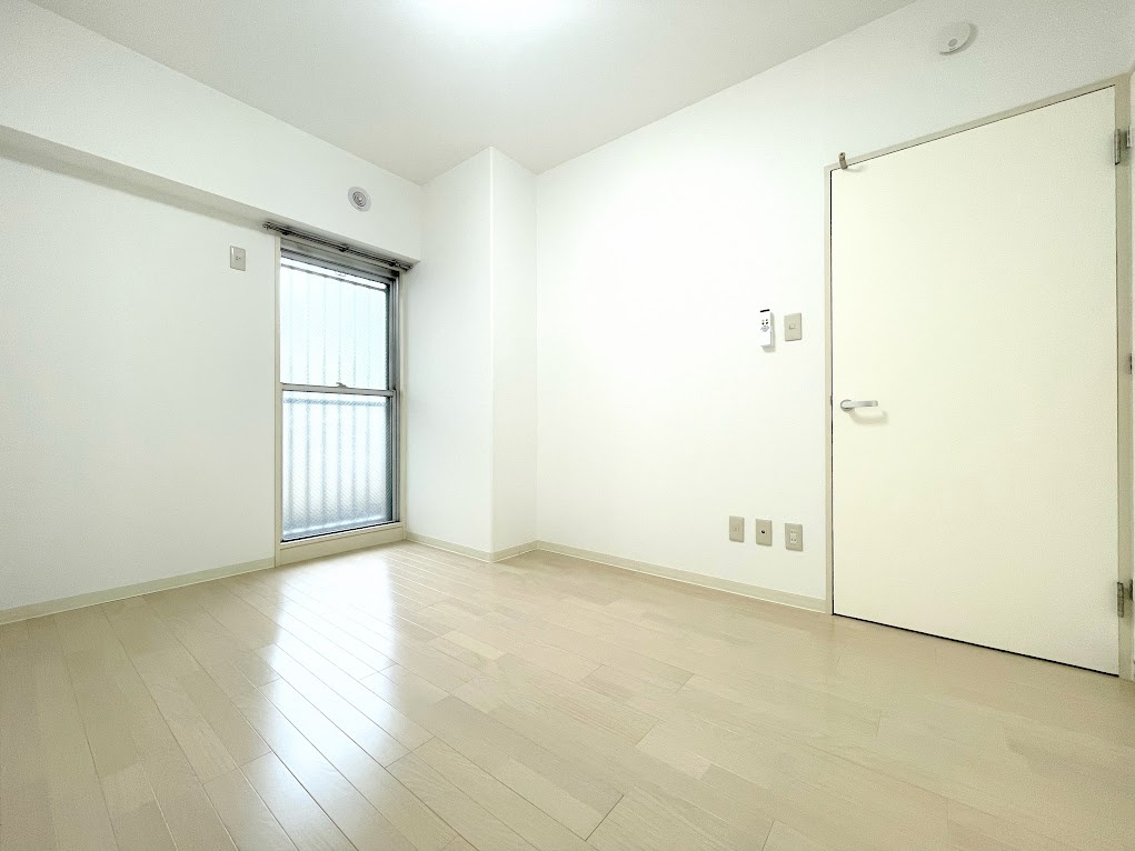 ◆室内はいつも明るい印象なので気持ちの良い朝を迎えられます。各部屋にはクローゼットを完備しており、収納が多いお家はすっきりして快適空間です。