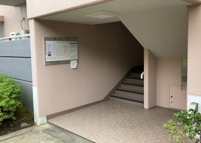 マンションのエントランスには、もともと風よけや防犯の役割がありますが、マンションによって宅配ボックスなどの設備が備わっている所もあります。日々の生活をイメージしながら生活しやすさをチェックしましょう。