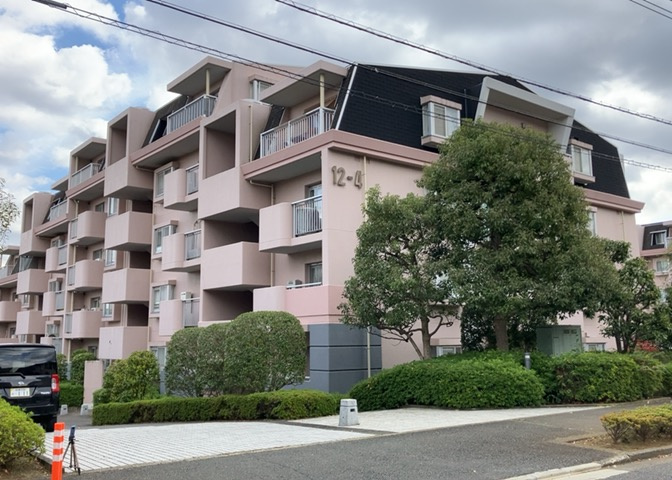 隣家の土地はどうなっているのか、生活利便施設が近くにあるのか、学校まで近いかなど、お客様のライフスタイルにあわせたイメージが重要です。また、近くにあると困る施設が近くにないかも確認するといいでしょう。