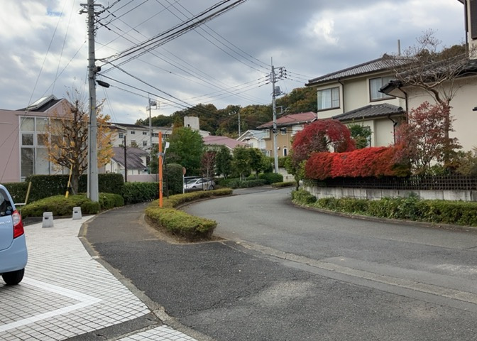 眺望の良さを楽しめるダイニングキッチンで家族団らんの時間を過ごしてはいかがでしょうか。バルコニーから見える景色を家族で眺める時間は、時間が経つのを忘れてしまいそうですね。是非、現地を見に行きましょう！