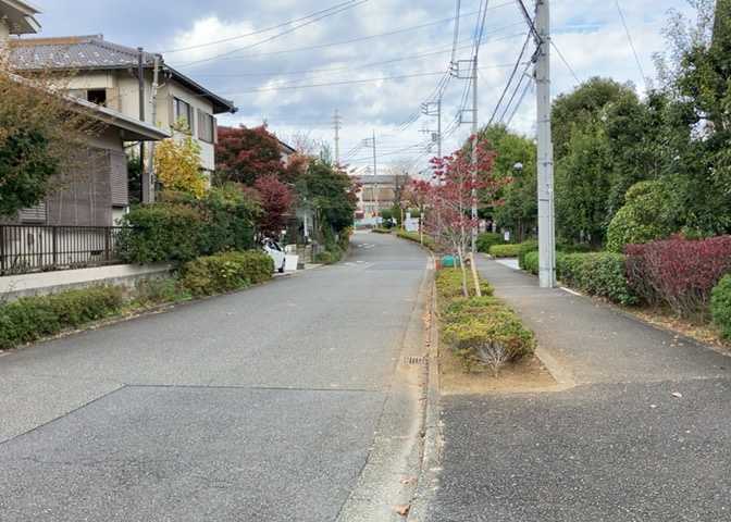 景色重視でお家選ぶをするとスーパーが遠い！学校が遠い！など生活をするうえで利便性で困ることもあります。まず一度現地を見学する際に、周辺の施設などがあるかを確認し、暮らし始めた後のことを想像しましょう。
