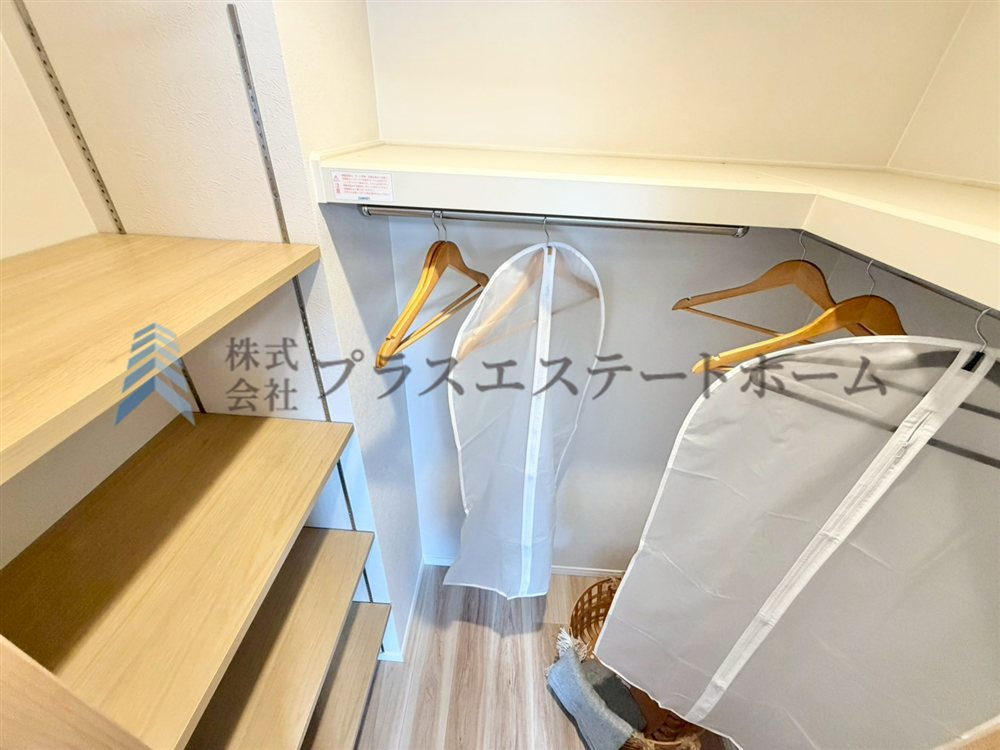 　WIC♪広々しているので、各アイテムが美しく整頓でき、　毎朝の準備がスムーズ♪