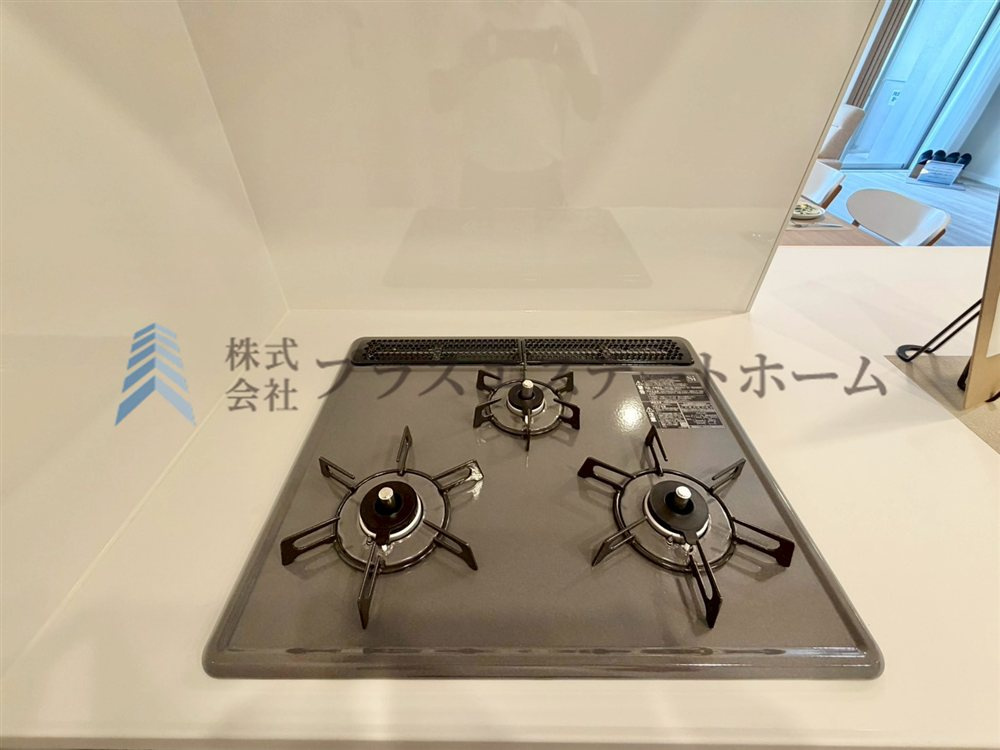 便利な3口コンロが搭載されています♪お弁当と朝食準備、おかずと汁物など、同時調理が捗りそうです♪