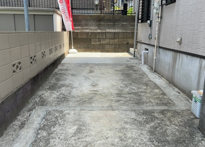 駐車場と明記されていても、最小スペースでつくられた駐車場だと大型車は駐車できなかったり、出入りしにくくなったりする可能性があります。お車のサイズと購入したい物件の駐車場のサイズを現地で確認しましょう。
