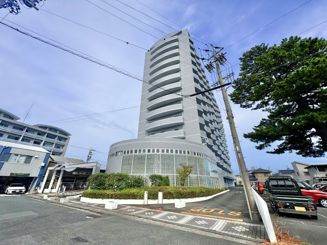 周辺に目立つ建物はなく日当たり良好です。
