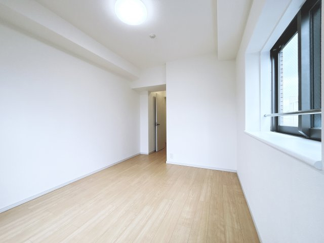 北西側洋室の別角度です。