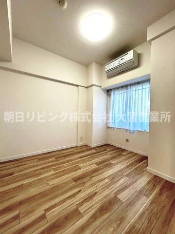 落ち着いて過ごせるお部屋なので、寝室にいかがでしょうか