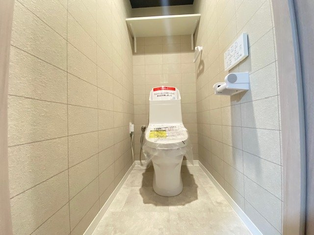 クールJAPANの一つ！ウォシュレット内蔵のトイレ設備です