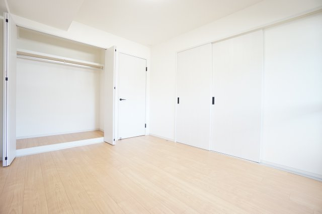 建具、フローリング交換済み♪