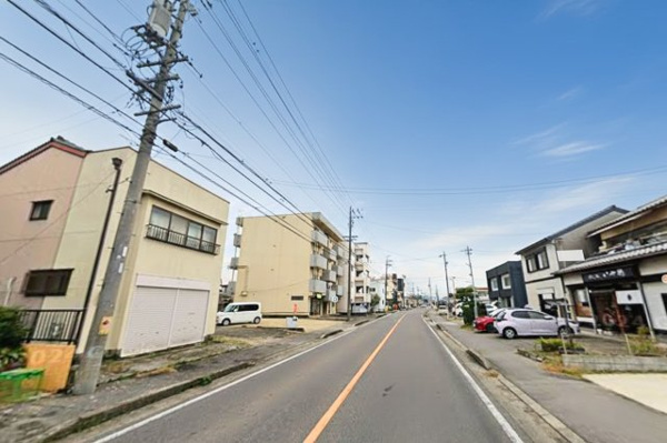 【清須市新清洲六丁目 土地の前面道路含む現地写真】