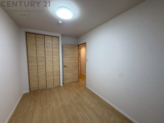 子供部屋…創造性や成長を促す遊びの空間を提供。学習や趣味に集中できる環境を整えます。個別のプライベートスペースは自己表現と自立心を育み、心地よい睡眠環境を整えリラックスできる場所を提供。