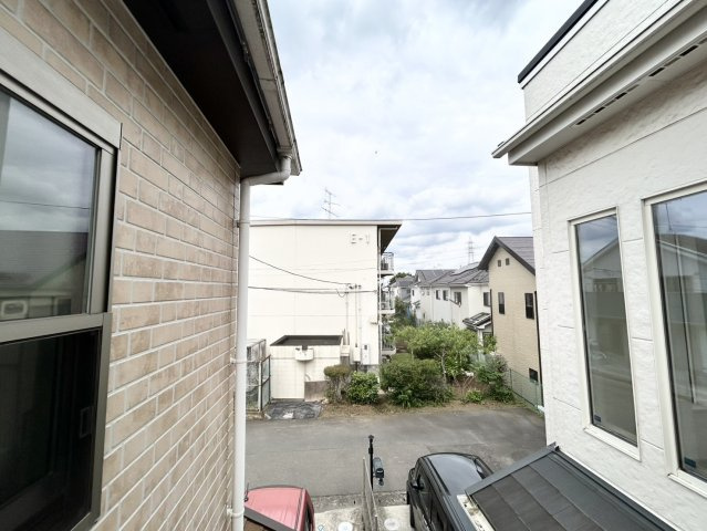 眺望を気にして物件を探す場合、前面に建物が建っていないか現地で確認しましょう！前面に建物があると景色はもちろん、日当たりや風通しにも影響が出てきます。住んだ時のことを想像しながら現地見学をしましょう。