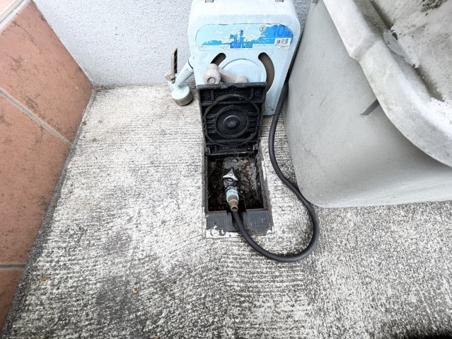 敷地内に散水栓や立水栓があると便利です。水道水を直接利用できるため、水を運ぶ手間を省くことが出来ます。大量の水を必要とする洗車作業や清掃などに役立ちます。その他設備とあわせて、現地でご確認ください。