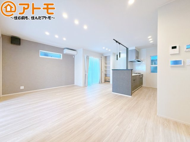家族団らんのイメージは、リビングを思い浮かべませんか？リビングこそ広々としたお部屋が良いですね♪