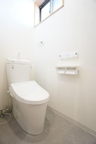2階温水洗浄便座付きトイレ交換済み！