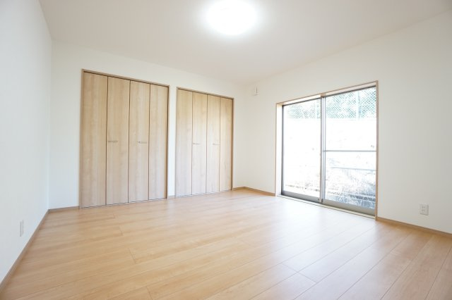 約9帖の洋室です♪主寝室として使用できます♪