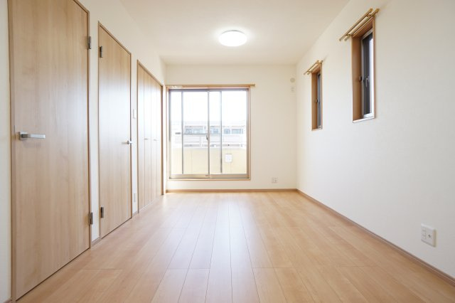 仕切って2部屋に変更も可能です♪