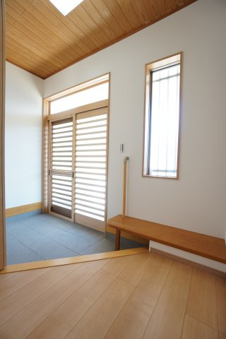 玄関ホールも広く来客に向いています♪