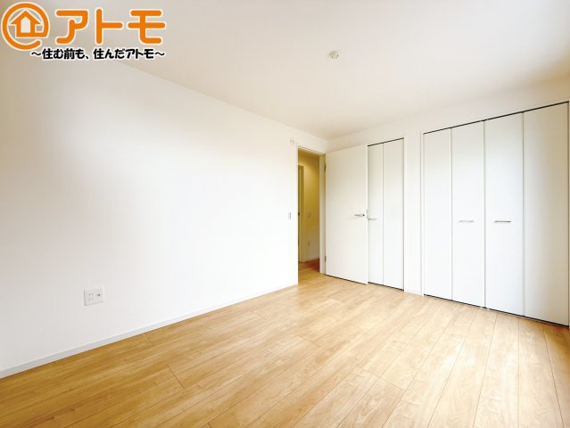 収納スペースもしっかり確保したお部屋は、収納家具の数も減らせるのでお部屋を広く使えます！